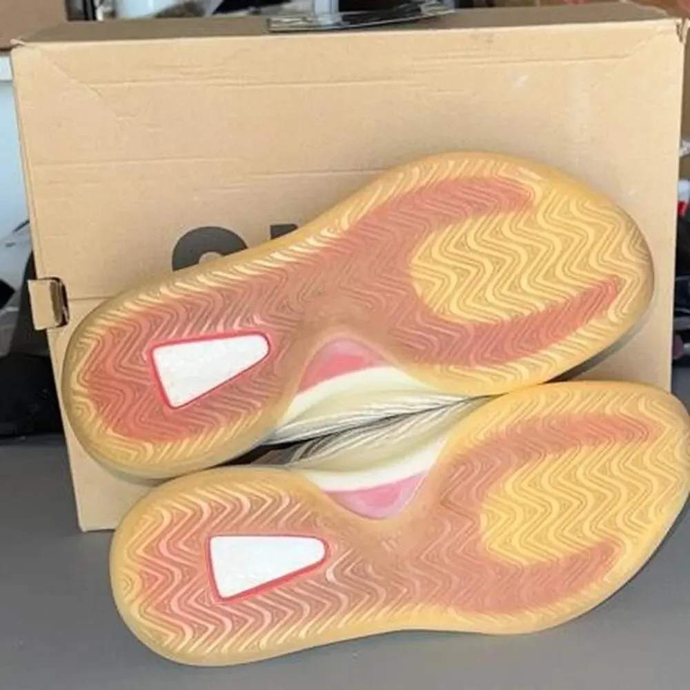 adidas Yeezy QNTM Mist Slate — Size 10 — HQ2085